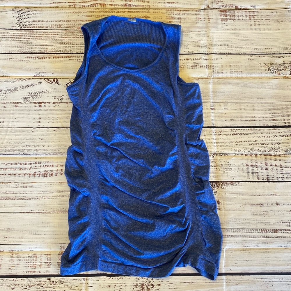 Calia by Carrie Underwood athletic tank top size medium.